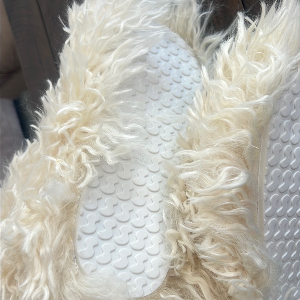 💕SKIMS Faux Fur Shaggy Boots Slippers💕 - Picture 6 of 10